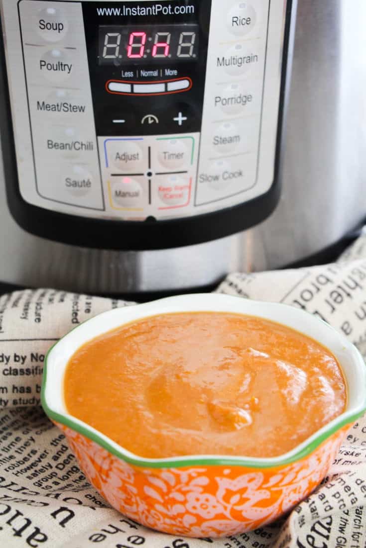 This keto tomato soup from scratch tastes delicious and is perfect for those on the keto diet. Enjoy any time of year with your favorite low carb grilled cheese.