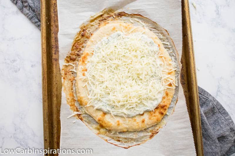 mozzarella cheese on pizza