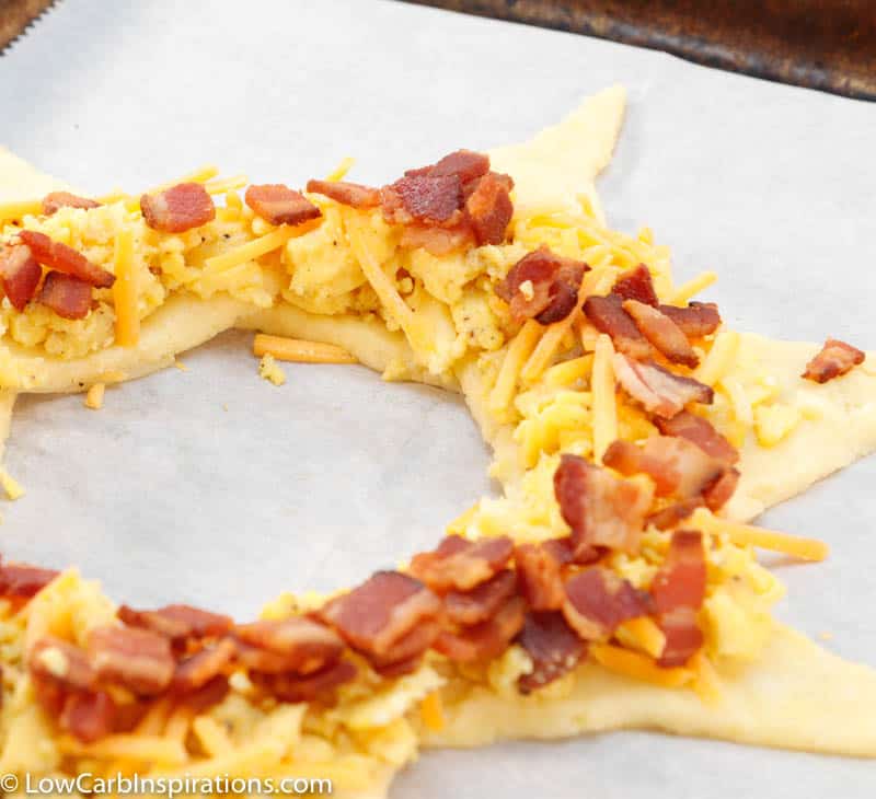 Keto Bacon, Egg and Cheese Breakfast Wreath Recipe