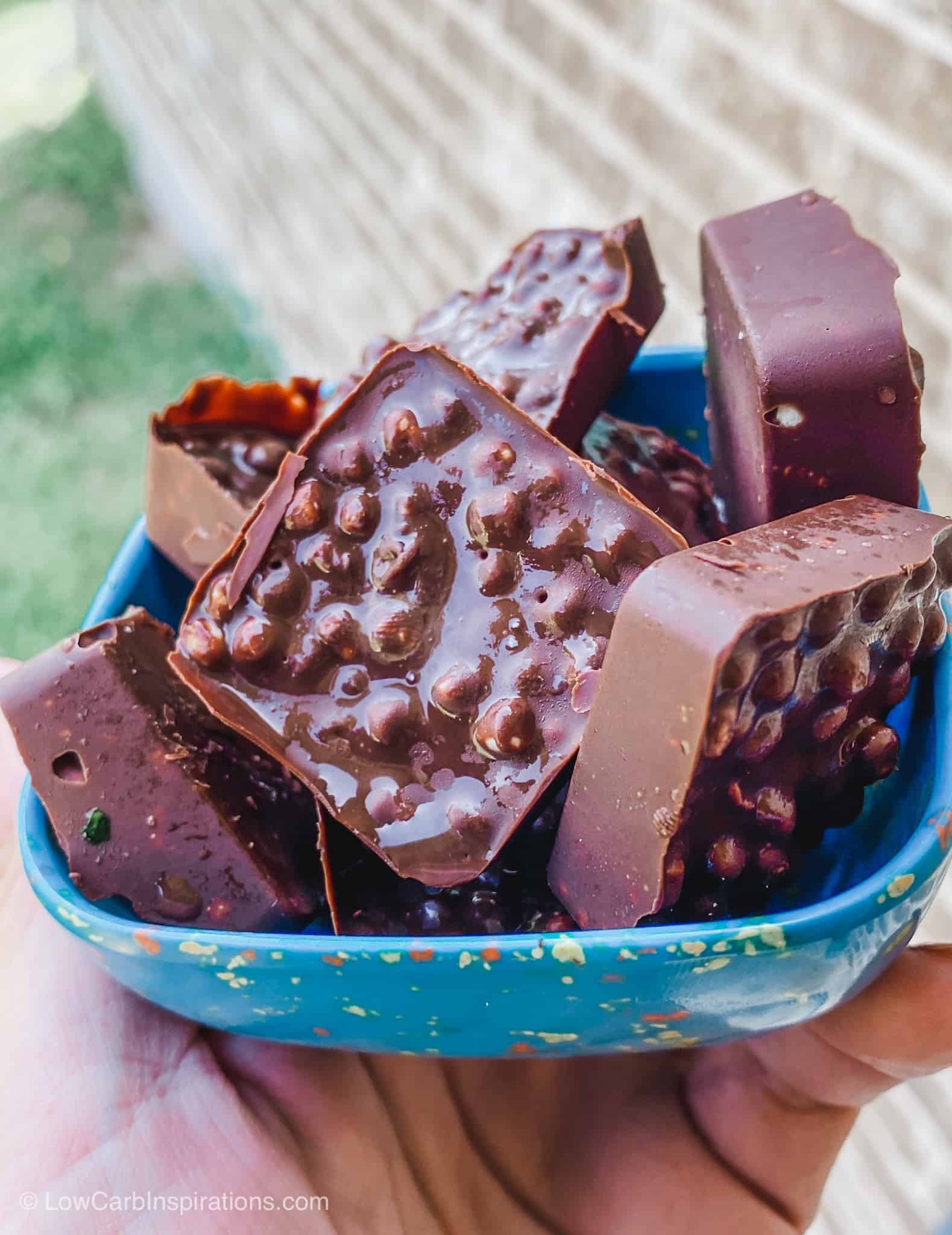 Keto Chocolate Crunch Candy Bar Recipe (Tastes just like Nestle Crunch!) Low Carb Inspirations