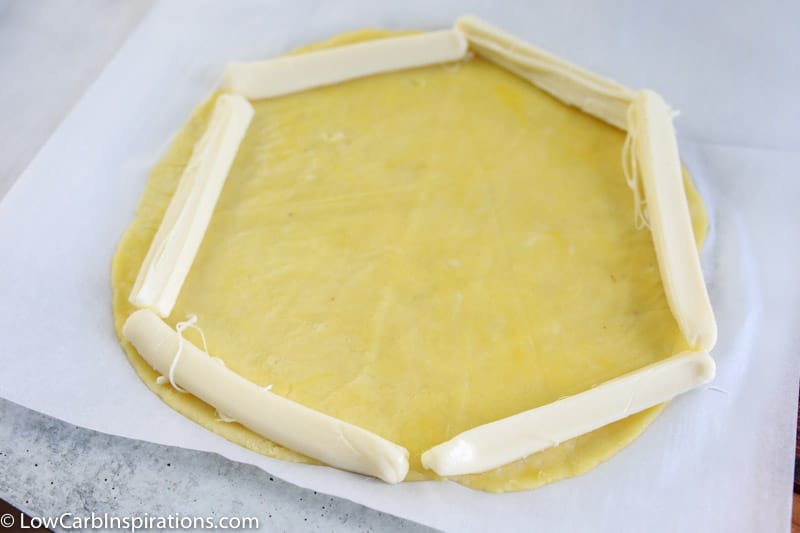 Keto Cheese Crust Margherita Pizza Recipe