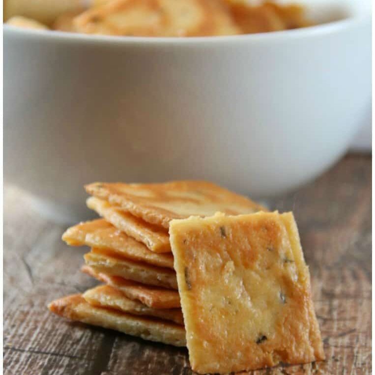 This easy cheese crackers recipe tastes AMAZING!! It's a guilt-free way to enjoy a snack! These low carb cheese are definitely loved by all! WORTH TRYING!